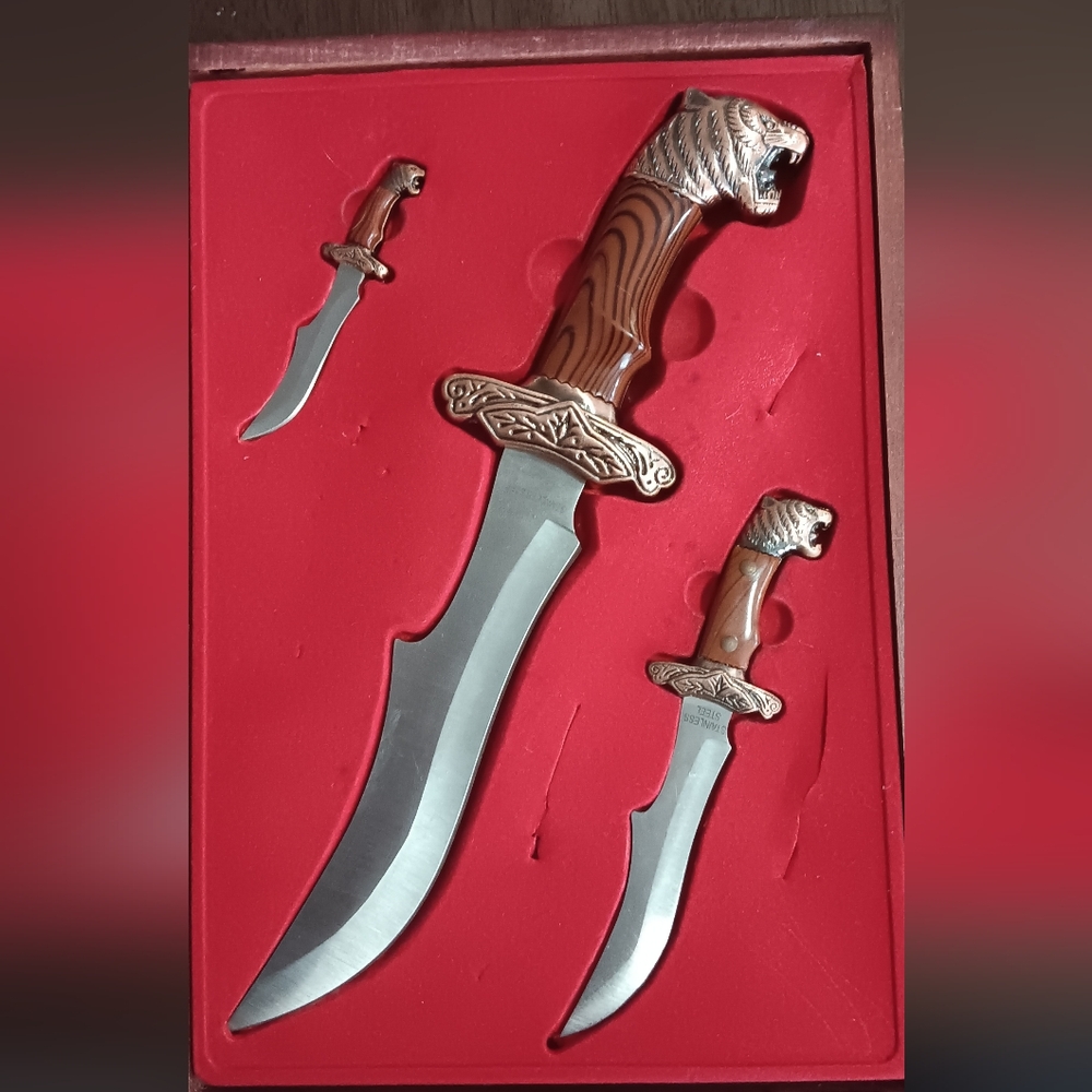 Decorative Knife Set with Tiger Handles